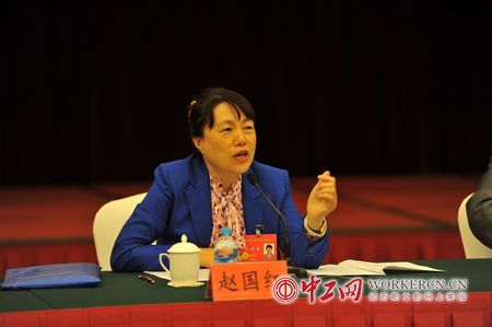 遼寧代表團(tuán)熱議中國(guó)工會(huì)第十六次全國(guó)代表大會(huì)祝詞與報(bào)告（圖）