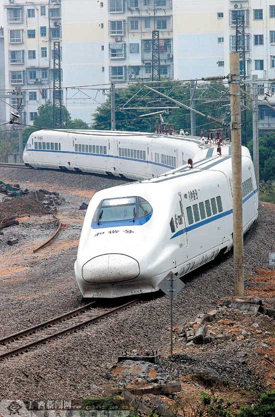 動(dòng)車加盟春運(yùn) 讓回家路途不再遙遠(yuǎn)(組圖)
