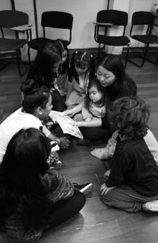 華人媽媽以色列辦中文學(xué)校 混血娃娃進(jìn)漢語課堂