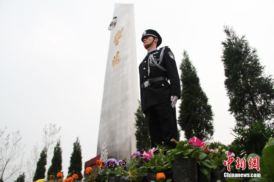 重慶抗美援朝老兵悼念為國(guó)捐軀戰(zhàn)友