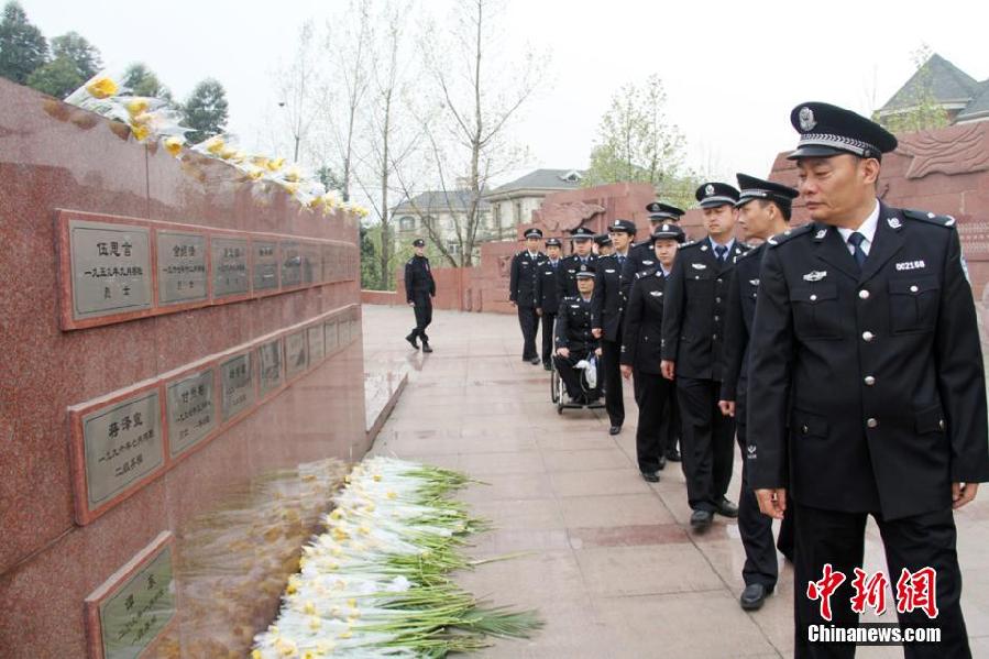 重慶抗美援朝老兵悼念為國捐軀戰(zhàn)友