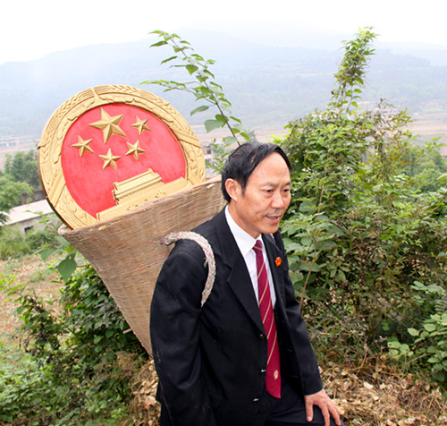 郭興利：背篼法官