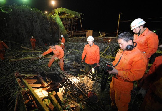 昆明新機(jī)場在建橋梁垮塌7人死亡34人受傷(圖)