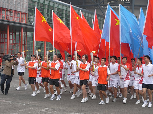 十一屆全運(yùn)會(huì)河南火炬?zhèn)鬟f拉開序幕