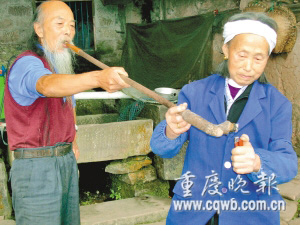 七旬夫妻生活于深山巖洞中 被稱(chēng)作神仙伴侶(圖)