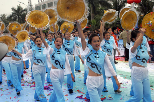 2009年中國(guó)海南島歡樂(lè)節(jié)風(fēng)情彩車競(jìng)舞儋州