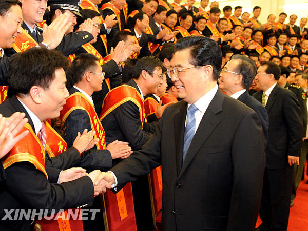 胡錦濤溫家寶李長春會(huì)見受表彰的優(yōu)秀復(fù)員退伍軍人