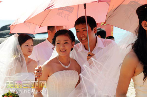 100對(duì)愛(ài)侶天涯海角見(jiàn)證真愛(ài)