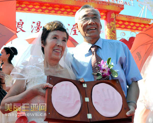 100對(duì)愛侶天涯海角見證真愛