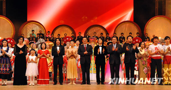 胡錦濤出席慶祝澳門(mén)回歸祖國(guó)10周年文藝晚會(huì)