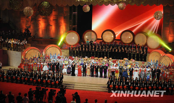胡錦濤出席慶祝澳門(mén)回歸祖國(guó)10周年文藝晚會(huì)