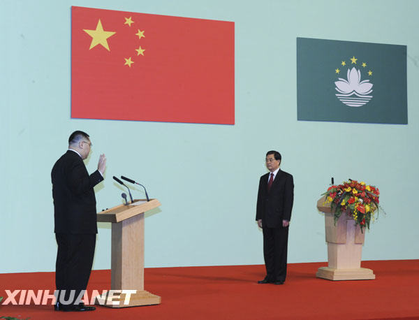 胡錦濤出席慶祝澳門回歸祖國10周年大會(huì)暨澳門特別行政區(qū)第三屆政府就職典禮