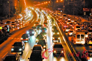 北京機(jī)動(dòng)車(chē)突破400萬(wàn)輛 尾氣已成影響空氣質(zhì)量主因