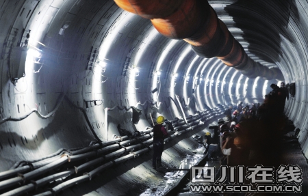 成都地鐵二號線最長區(qū)間隧道貫通