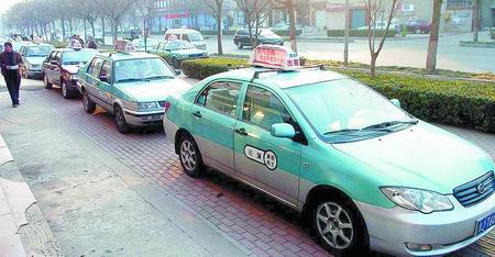 河南濮陽(yáng)出租車起步里程調(diào)短不開(kāi)聽(tīng)證會(huì)引爭(zhēng)議