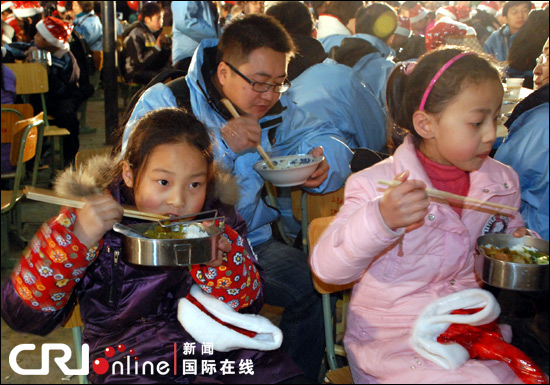志愿者在山里學(xué)校的晚餐（組圖）