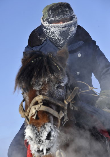 新疆阿勒泰大雪造成7人失蹤14人被困(組圖)