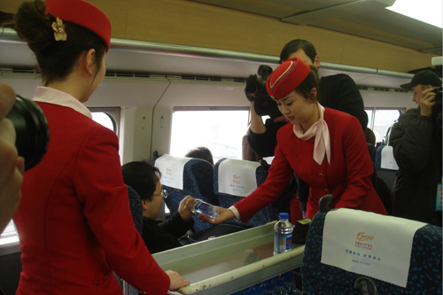 鄭西高速鐵路今日運(yùn)行  最高時(shí)速達(dá)352公里