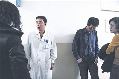 天津男子駕車撞死9人續(xù)：被圍時(shí)企圖自殺(圖)