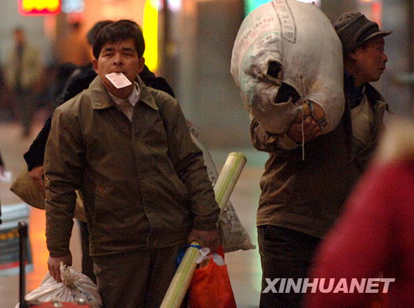 回家路上：2010年全國鐵路春運(yùn)進(jìn)行時（組圖）
