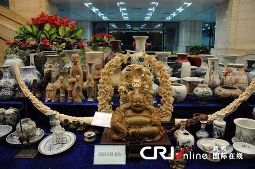 文強受賄物品曝光 佛頭恐龍蛋應(yīng)有盡有(組圖)