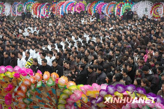 陜西8人搭人梯營(yíng)救落水男孩 兩救人者溺亡(圖)