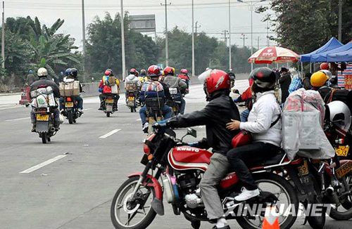 珠三角農民工組成10萬“摩托車大軍”返鄉(xiāng)