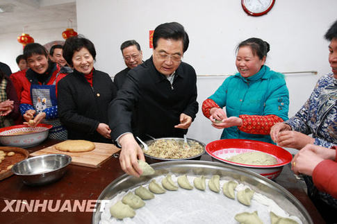 胡錦濤年三十福建做客家飯 親自揉面炸糖棗