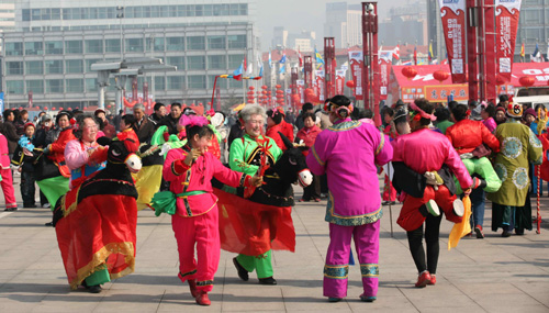 青島市隆重歡迎克利伯環(huán)球帆船賽船隊(duì)（圖）