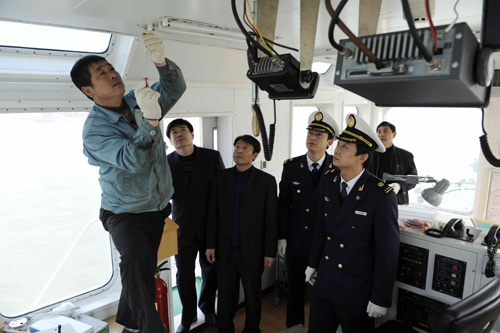 威海海事部門為志愿搜救船配備專業(yè)設備（圖）