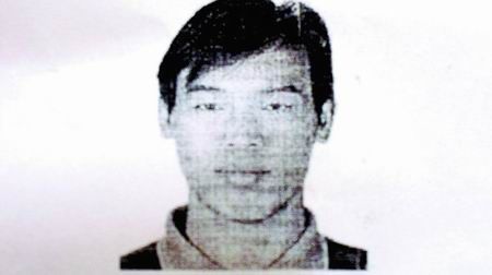 河北嫌犯戴刑具指認(rèn)現(xiàn)場(chǎng)時(shí)駕警車脫逃(圖)
