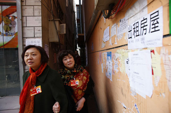 全國(guó)政協(xié)委員北京唐家?guī)X落淚訪“蟻?zhàn)?#8221;(組圖)