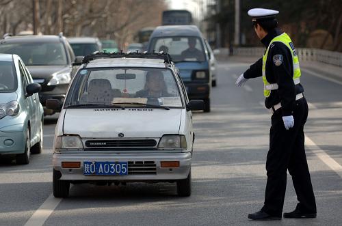 西安嚴(yán)查警車違規(guī)[組圖]