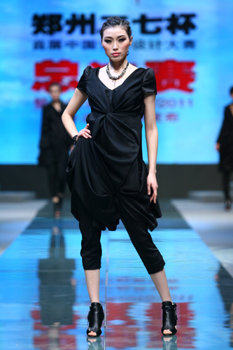首屆中國(guó)女褲設(shè)計(jì)大賽擺“酷”鄭州