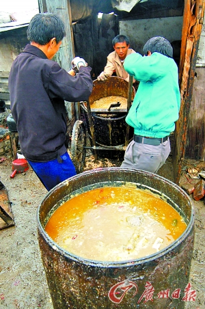 暗訪珠三角地溝油三大去向 川、湘菜館用油最多