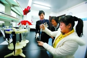 北京工商局官員稱(chēng)地溝油回收成本高難用于餐飲