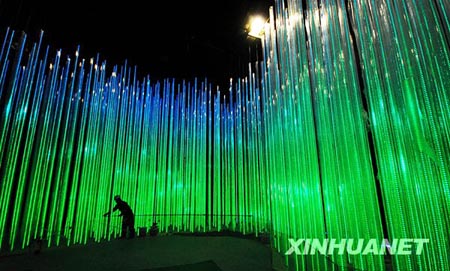 世博中國館內(nèi)部展區(qū)進(jìn)行調(diào)試