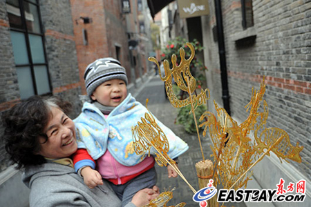 石庫(kù)門(mén)文化周展現(xiàn)老上海情調(diào) 花樣美女旗袍秀助興