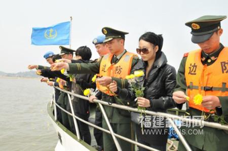 福建維和警察海祭戰(zhàn)友送祝福