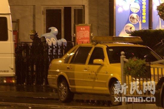 上海東方明珠塔頂發(fā)生火災 疑遭雷擊(圖)