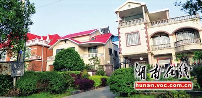 湖南現(xiàn)官員豪宅街 縣人大副主任豪宅價(jià)值500萬(圖)