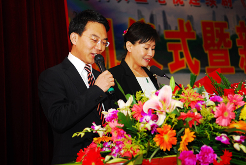 連續(xù)劇《鄉(xiāng)里彩虹城里雨》在河南方城開(kāi)拍