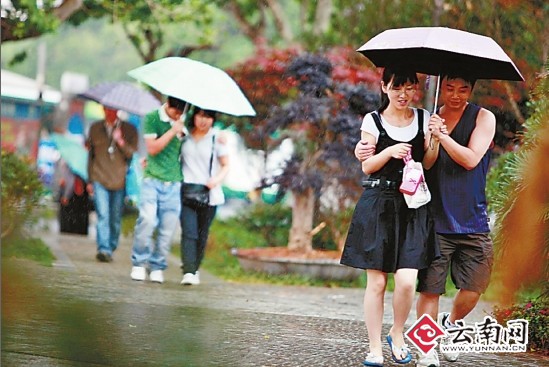 云南大部出現(xiàn)降雨 人工春雨潤(rùn)昆明 難解旱情