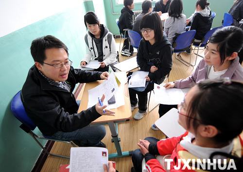 爭當(dāng)夏季達(dá)沃斯論壇志愿者