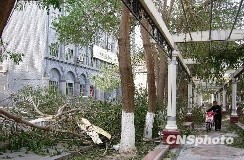 吐魯番遭遇30年不遇強風 城區(qū)多處發(fā)生火災