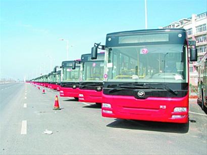 盤錦換新公交車?yán)? style=