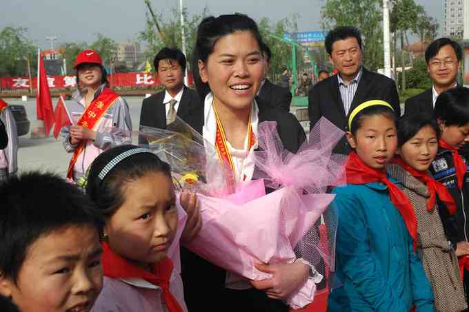 80后鄉(xiāng)村女校長李靈當選全國勞模載譽返鄉(xiāng)