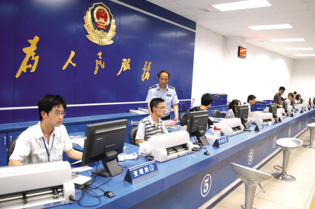 五一假期電動(dòng)車(chē)上牌忙 僅鼓樓區(qū)就4000多輛(圖)