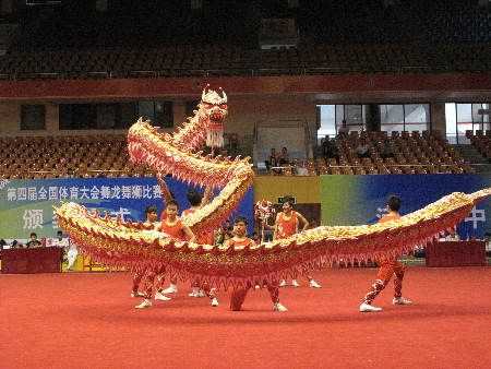 四體會(huì)舞龍比賽 英姿颯爽顯龍威-廣東失利 江蘇奪魁