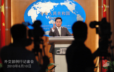 秦剛就伊核、中國記者遭搶劫等答問